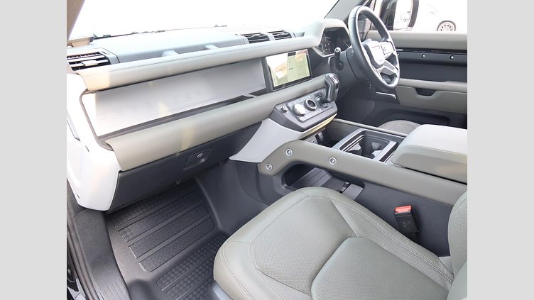 2023 認定中古車 Land Rover Defender 110 サントリーニブラック D300 AWD（AT） S