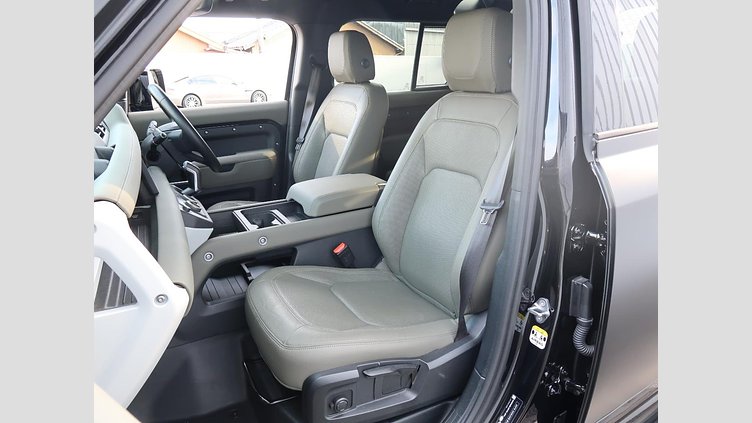2023 認定中古車 Land Rover Defender 110 サントリーニブラック D300 AWD（AT） S