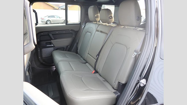 2023 認定中古車 Land Rover Defender 110 サントリーニブラック D300 AWD（AT） S