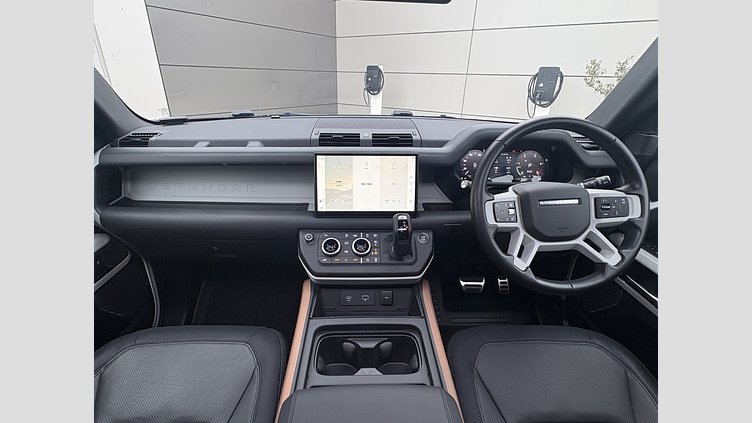 2023 認定中古車 Land Rover Defender 110 フジホワイト D300 AWD（AT） X-DYNAMIC HSE