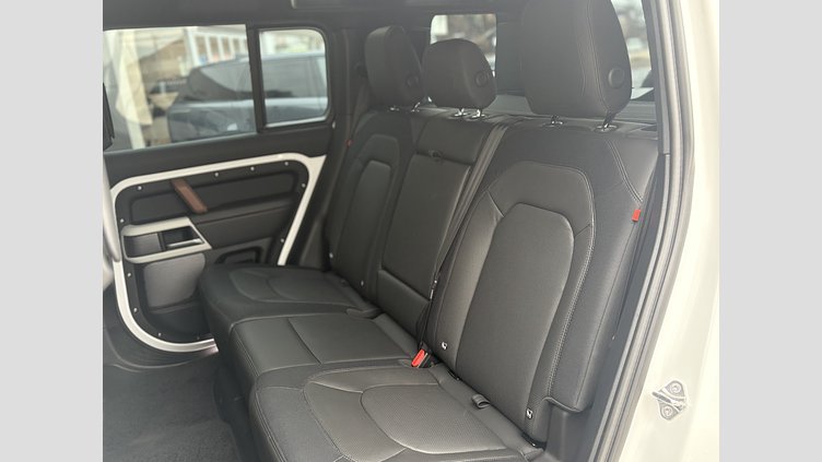 2023 認定中古車 Land Rover Defender 110 フジホワイト D300 AWD（AT） X-DYNAMIC HSE