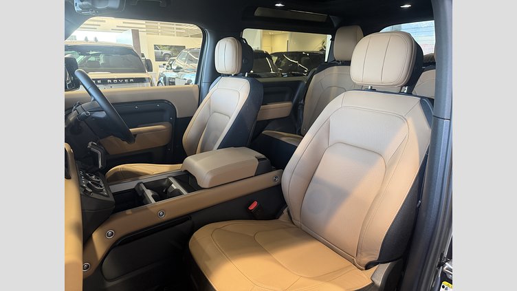 2024 認定中古車 Land Rover Defender 90 カルパチアングレイ D350 ディーゼルマイルドハイブリッド X-Dynamic HSE