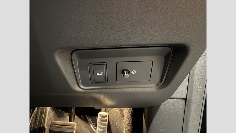 2024 認定中古車 Jaguar E-Pace サントリーニブラック P250（ガソリン） R-DYNAMIC HSE