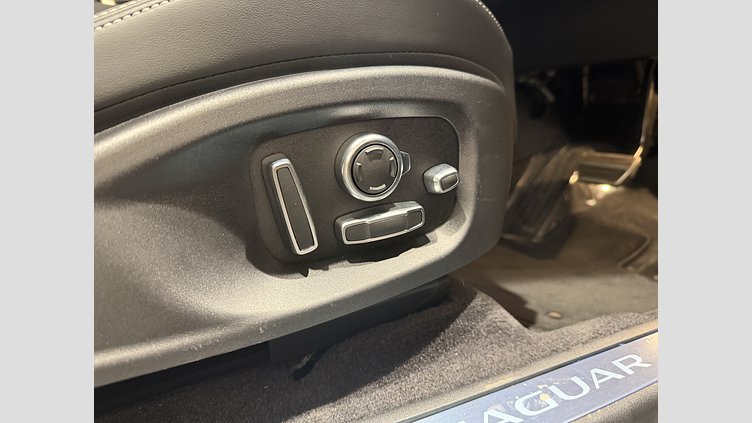 2024 認定中古車 Jaguar E-Pace サントリーニブラック P250（ガソリン） R-DYNAMIC HSE