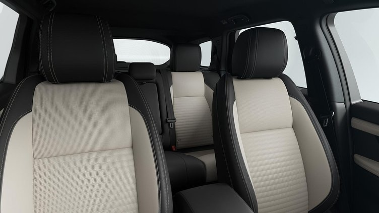 2026 Nova vozila Land Rover Discovery Sport Santorini Black 2.0 litre i4D​ Dynamic S