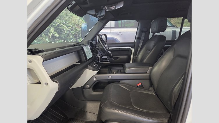 2024 Approved Land Rover Defender 110 Fuji White AWD D300 SE X-Dynamic (221KW)