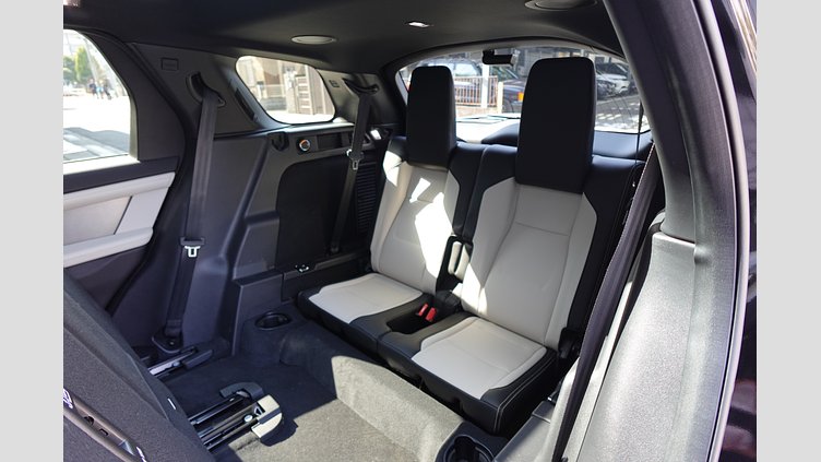 2024 認定中古車 Land Rover Discovery Sport サントリーニブラック D200マイルドハイブリッド（ディーゼル） 標準ホイール Dynamic SE