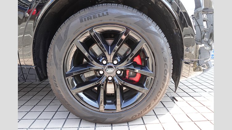 2024 認定中古車 Land Rover Discovery Sport サントリーニブラック D200マイルドハイブリッド（ディーゼル） 標準ホイール Dynamic SE