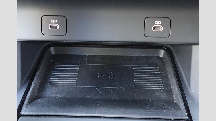 2024 認定中古車 Land Rover Discovery Sport サントリーニブラック D200マイルドハイブリッド（ディーゼル） 標準ホイール Dynamic SE