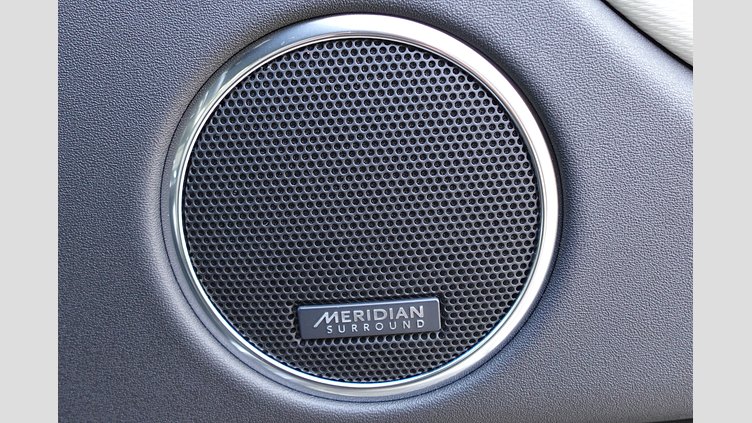 2024 認定中古車 Land Rover Discovery Sport サントリーニブラック D200マイルドハイブリッド（ディーゼル） 標準ホイール Dynamic SE