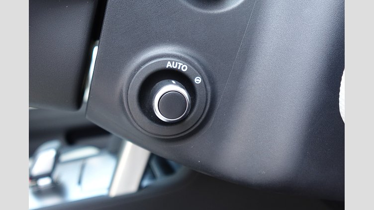 2024 認定中古車 Land Rover Discovery Sport サントリーニブラック D200マイルドハイブリッド（ディーゼル） 標準ホイール Dynamic SE