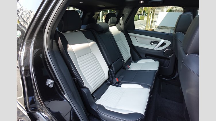 2024 認定中古車 Land Rover Discovery Sport サントリーニブラック D200マイルドハイブリッド（ディーゼル） 標準ホイール Dynamic SE