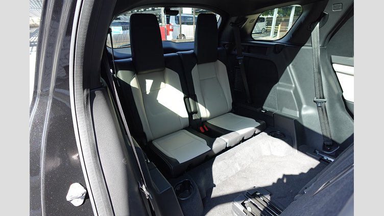 2024 認定中古車 Land Rover Discovery Sport サントリーニブラック D200マイルドハイブリッド（ディーゼル） 標準ホイール Dynamic SE