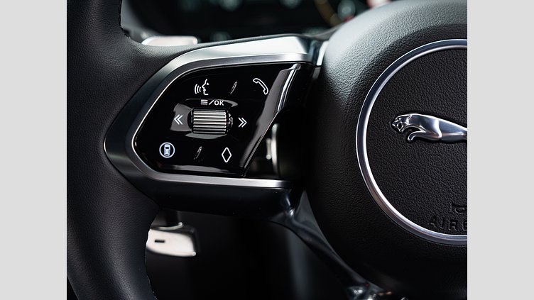 2024 認定中古車 Jaguar E-Pace サントリーニブラック D200マイルドハイブリッド（ディーゼル） R-DYNAMIC SE D200