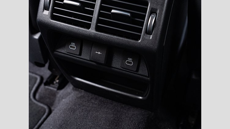 2024 認定中古車 Jaguar E-Pace サントリーニブラック D200マイルドハイブリッド（ディーゼル） R-DYNAMIC SE D200