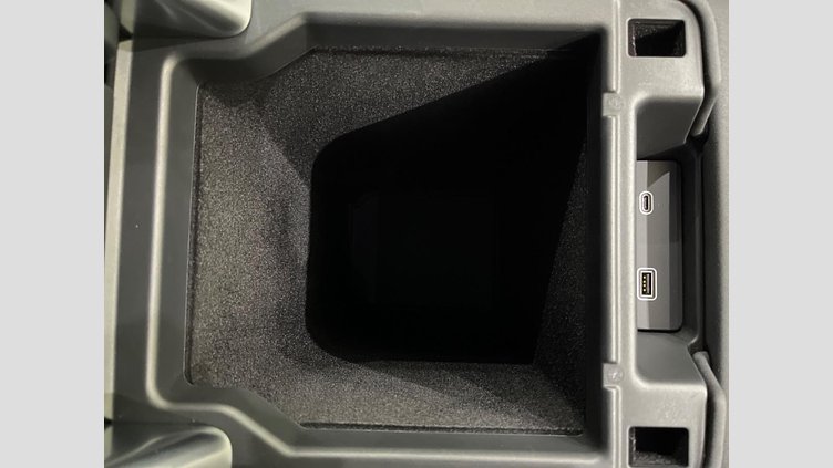 2024 認定中古車 Land Rover Discovery アイガーグレイ D350マイルドハイブリッド（ディーゼル） Dynamic HSE