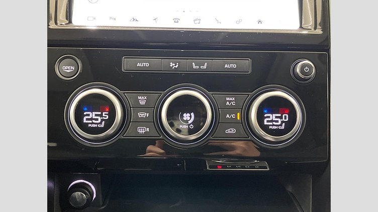 2018 認定中古車 Land Rover Discovery Fuji White 3.0 V6 Dsl Mono Turbo Std Flow HSE