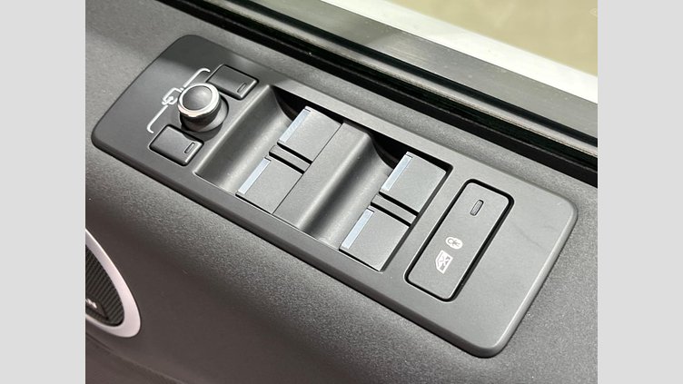 2018 認定中古車 Land Rover Discovery Fuji White 3.0 V6 Dsl Mono Turbo Std Flow HSE