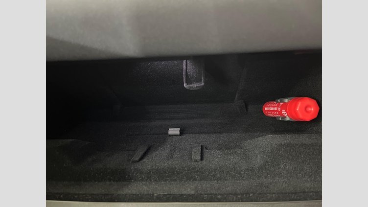 2018 認定中古車 Land Rover Discovery Fuji White 3.0 V6 Dsl Mono Turbo Std Flow HSE