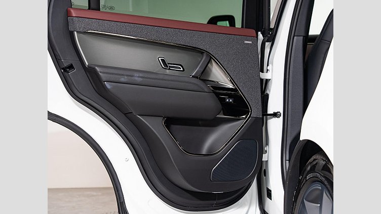 2023 認定中古車 Land Rover Range Rover Sport フジホワイト 3.0リッター6気筒300PSターボチャージドディーゼルMHEV（オートマチック） DYNAMIC HSE