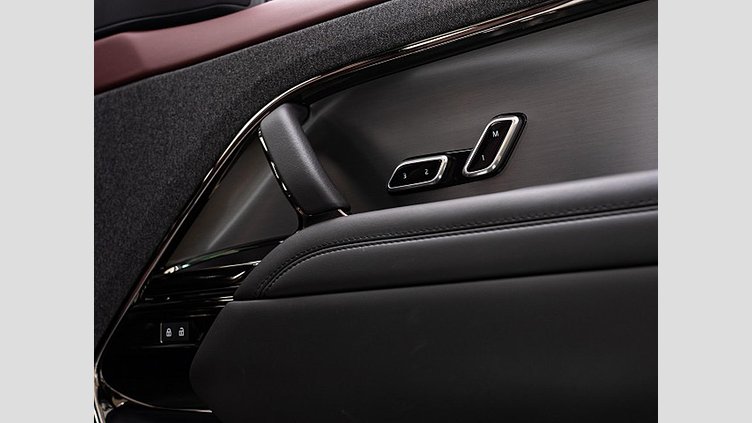 2023 認定中古車 Land Rover Range Rover Sport フジホワイト 3.0リッター6気筒300PSターボチャージドディーゼルMHEV（オートマチック） DYNAMIC HSE