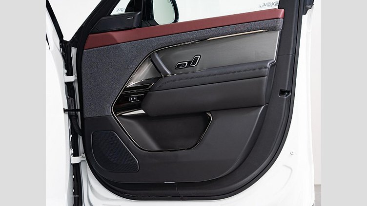 2023 認定中古車 Land Rover Range Rover Sport フジホワイト 3.0リッター6気筒300PSターボチャージドディーゼルMHEV（オートマチック） DYNAMIC HSE