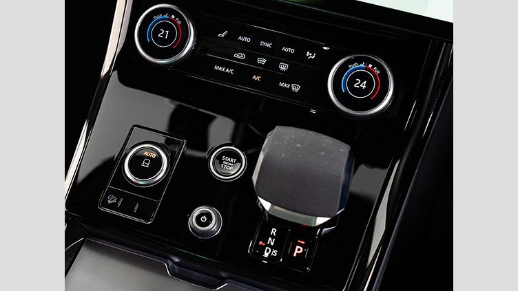 2023 認定中古車 Land Rover Range Rover Sport フジホワイト 3.0リッター6気筒300PSターボチャージドディーゼルMHEV（オートマチック） DYNAMIC HSE