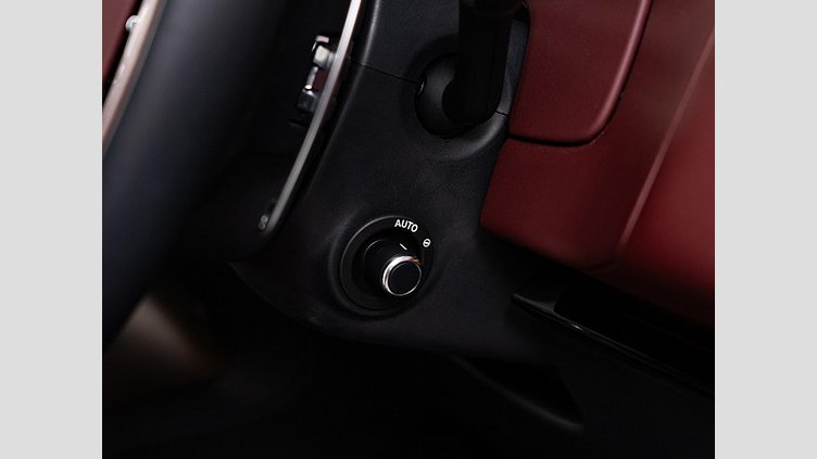 2023 認定中古車 Land Rover Range Rover Sport フジホワイト 3.0リッター6気筒300PSターボチャージドディーゼルMHEV（オートマチック） DYNAMIC HSE