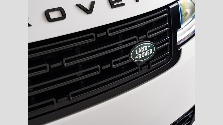 2023 認定中古車 Land Rover Range Rover Sport フジホワイト 3.0リッター6気筒300PSターボチャージドディーゼルMHEV（オートマチック） DYNAMIC HSE