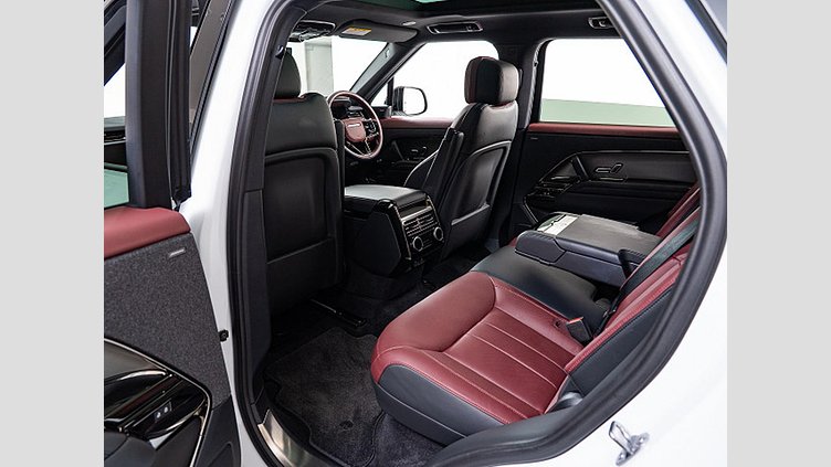 2023 認定中古車 Land Rover Range Rover Sport フジホワイト 3.0リッター6気筒300PSターボチャージドディーゼルMHEV（オートマチック） DYNAMIC HSE