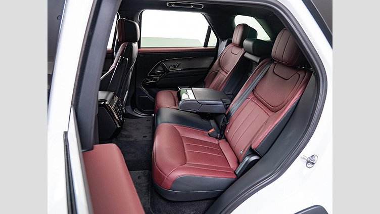 2023 認定中古車 Land Rover Range Rover Sport フジホワイト 3.0リッター6気筒300PSターボチャージドディーゼルMHEV（オートマチック） DYNAMIC HSE