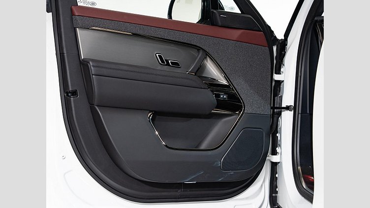 2023 認定中古車 Land Rover Range Rover Sport フジホワイト 3.0リッター6気筒300PSターボチャージドディーゼルMHEV（オートマチック） DYNAMIC HSE