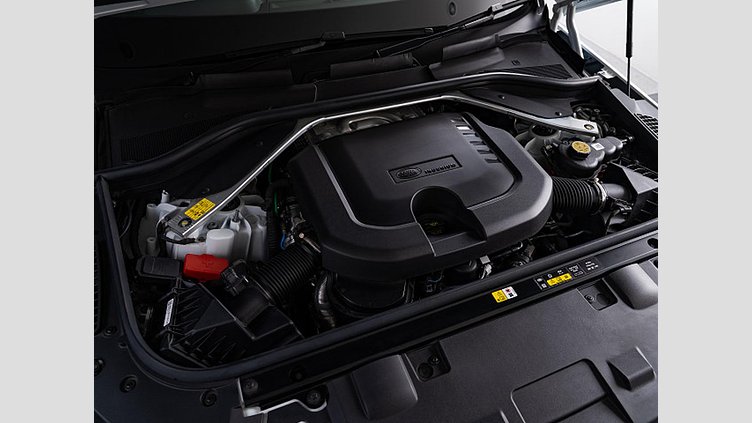 2023 認定中古車 Land Rover Range Rover Sport フジホワイト 3.0リッター6気筒300PSターボチャージドディーゼルMHEV（オートマチック） DYNAMIC HSE