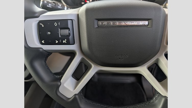 2022 認定中古車 Land Rover Defender 110 タスマンブルー P300 AWD（AT） SE