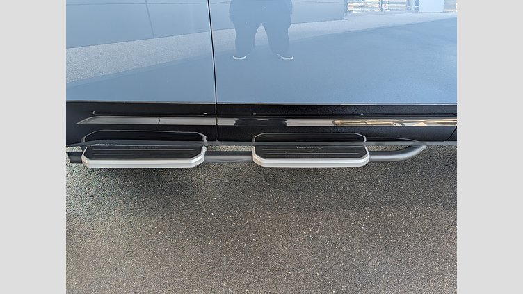 2022 認定中古車 Land Rover Defender 110 タスマンブルー P300 AWD（AT） SE