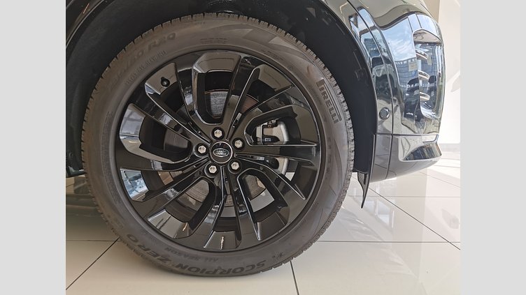 2024 認定中古車 Land Rover Discovery Sport サントリーニブラック プラグインハイブリッド（ガソリン） 標準ホイール Dynamic HSE