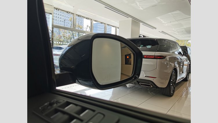 2024 認定中古車 Land Rover Discovery Sport サントリーニブラック プラグインハイブリッド（ガソリン） 標準ホイール Dynamic HSE