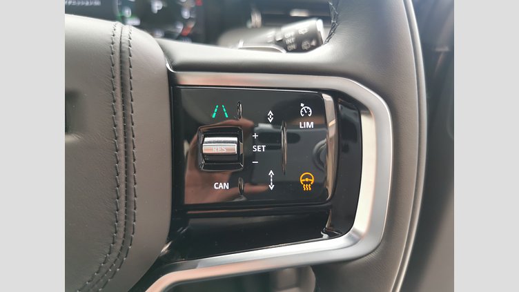 2024 認定中古車 Land Rover Discovery Sport サントリーニブラック プラグインハイブリッド（ガソリン） 標準ホイール Dynamic HSE