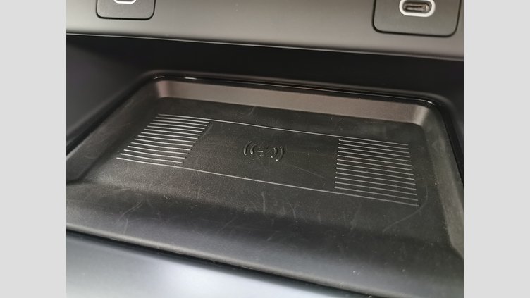 2024 認定中古車 Land Rover Discovery Sport サントリーニブラック プラグインハイブリッド（ガソリン） 標準ホイール Dynamic HSE