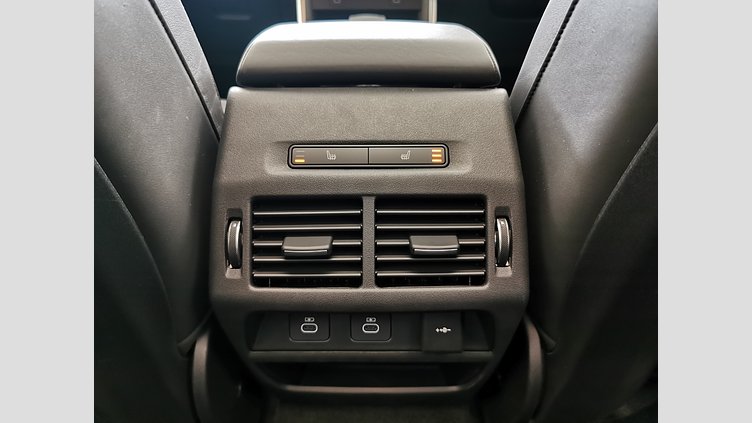 2024 認定中古車 Land Rover Discovery Sport サントリーニブラック プラグインハイブリッド（ガソリン） 標準ホイール Dynamic HSE