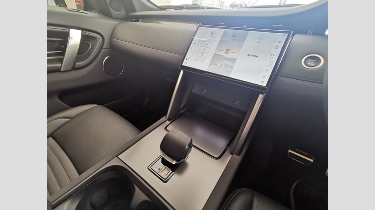 2024 認定中古車 Land Rover Discovery Sport サントリーニブラック プラグインハイブリッド（ガソリン） 標準ホイール Dynamic HSE