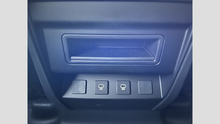 2025 認定中古車 Land Rover Defender 110 フジホワイト P300 ガソリン X-Dynamic SE