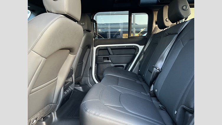 2025 認定中古車 Land Rover Defender 110 フジホワイト P300 ガソリン X-Dynamic SE