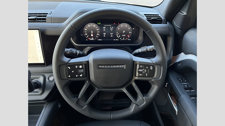 2025 認定中古車 Land Rover Defender 110 フジホワイト P300 ガソリン X-Dynamic SE