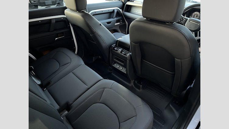 2025 認定中古車 Land Rover Defender 110 フジホワイト P300 ガソリン X-Dynamic SE