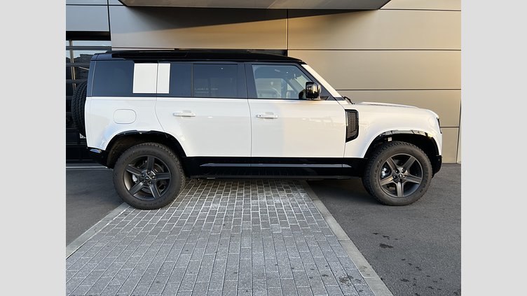 2025 認定中古車 Land Rover Defender 110 フジホワイト P300 ガソリン X-Dynamic SE