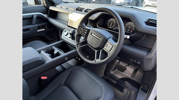 2025 認定中古車 Land Rover Defender 110 フジホワイト P300 ガソリン X-Dynamic SE