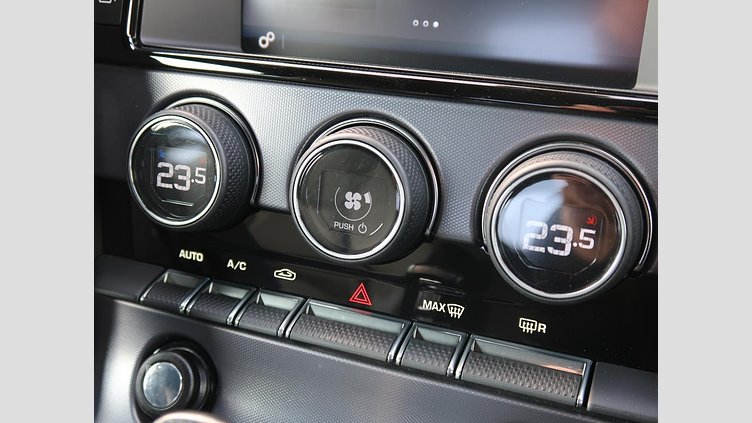 2017 認定中古車 Jaguar F-Type Fuji White 300PS クーペ