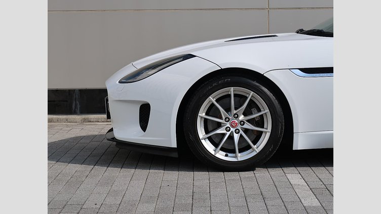 2017 認定中古車 Jaguar F-Type Fuji White 300PS クーペ