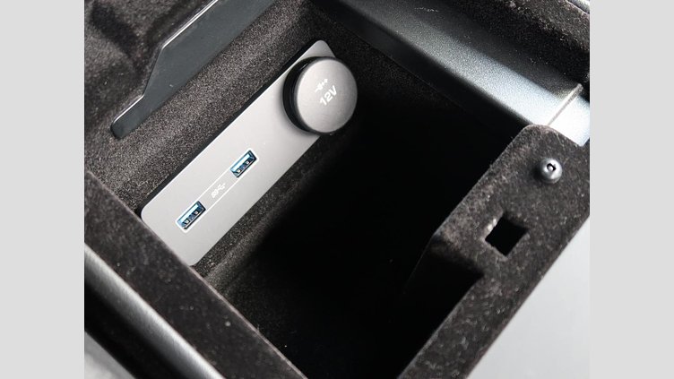 2017 認定中古車 Jaguar F-Type Fuji White 300PS クーペ